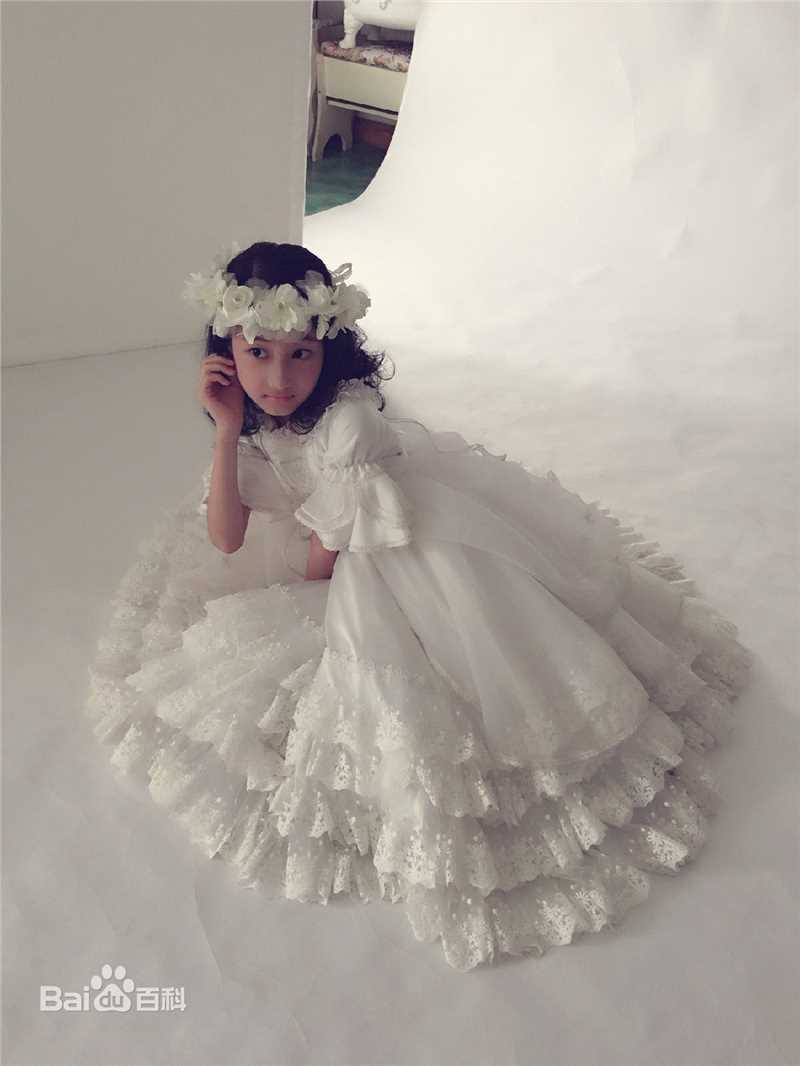 谢雨辰(Shirley)艺术照壁纸壁纸