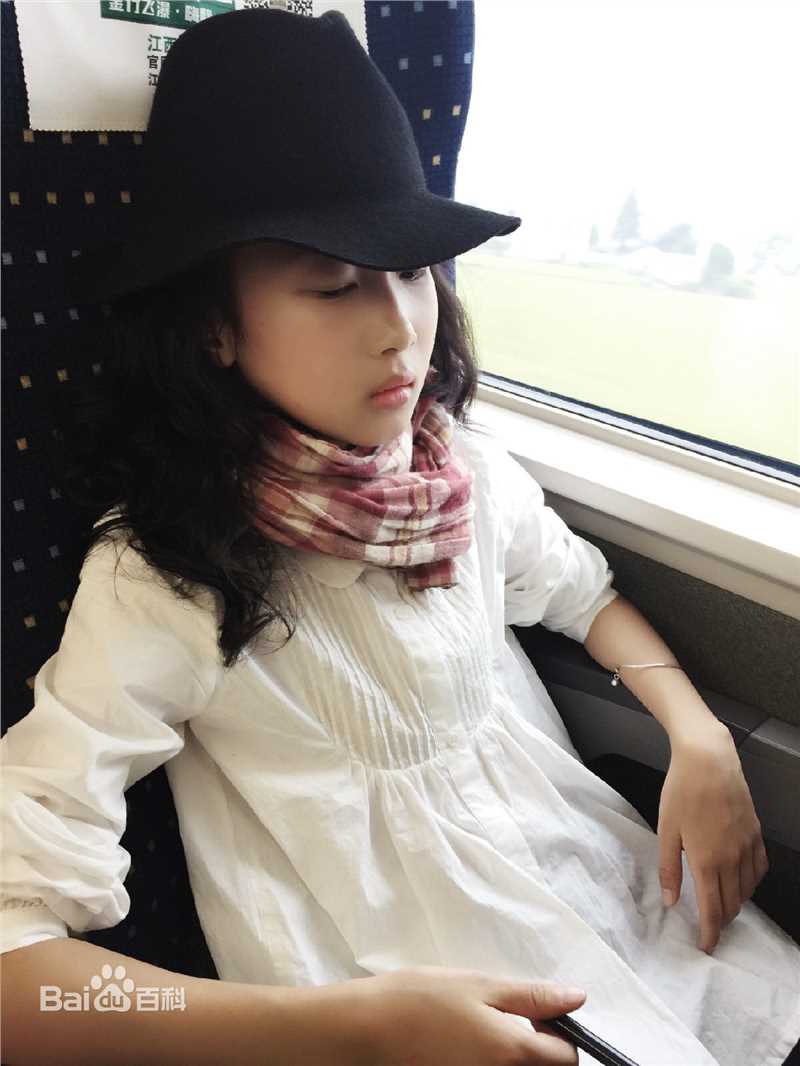 谢雨辰(Shirley)艺术照壁纸壁纸