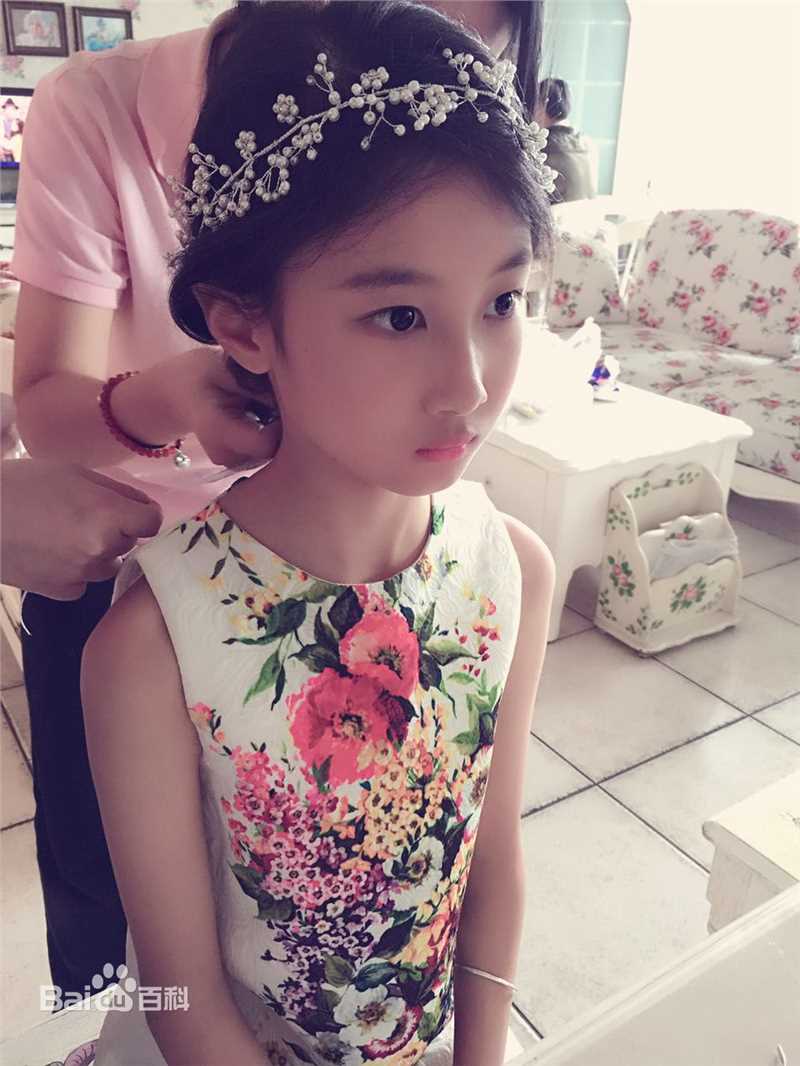 谢雨辰(Shirley)艺术照壁纸壁纸