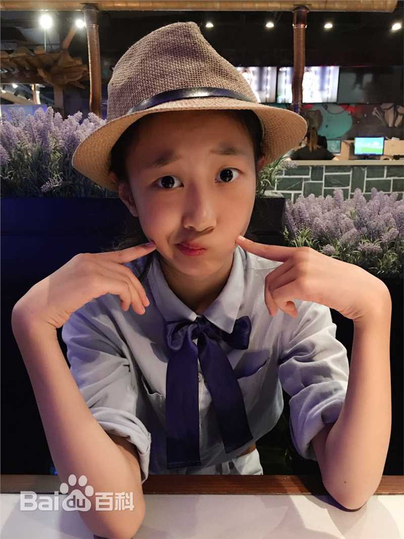 谢雨辰(Shirley)艺术照壁纸壁纸