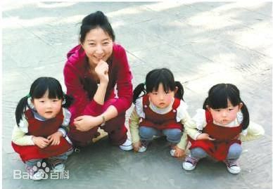 李舒母亲担心不能参加女儿婚礼提前20年录下祝福素颜照相册