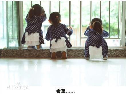 李舒母亲担心不能参加女儿婚礼提前20年录下祝福素颜照相册