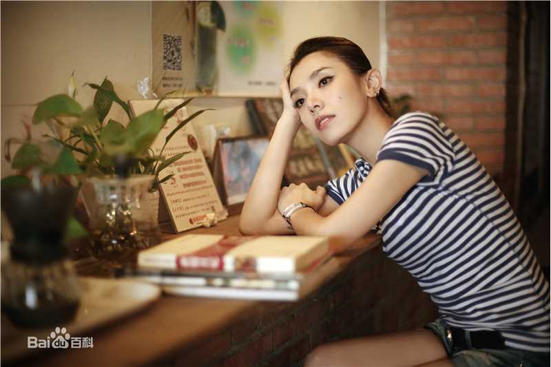 李佳璇最新壁纸