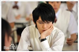 本乡奏多(本郷奏多（平假名：ほんごう かなた/罗马音：Hongo Kanata）)ヤンキー君とメガネちゃん素颜照相册