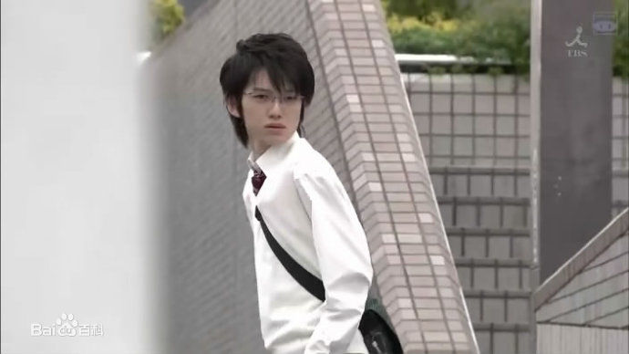 本乡奏多(本郷奏多（平假名：ほんごう かなた/罗马音：Hongo Kanata）)ヤンキー君とメガネちゃん素颜照相册