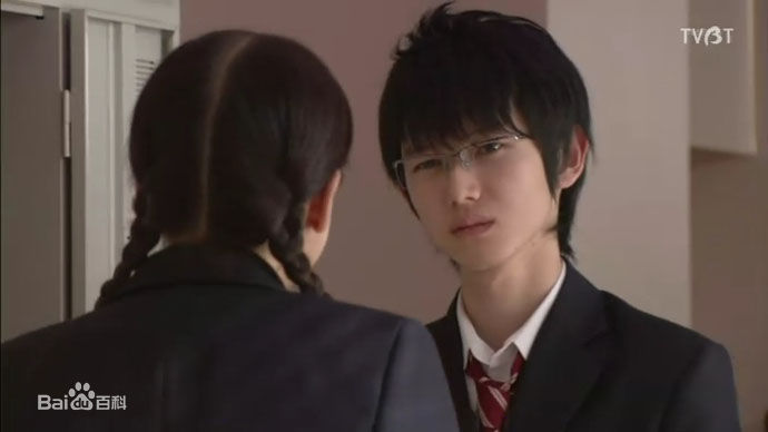 本乡奏多(本郷奏多（平假名：ほんごう かなた/罗马音：Hongo Kanata）)ヤンキー君とメガネちゃん素颜照相册