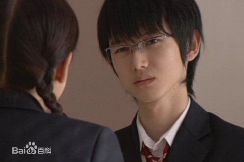 本乡奏多(本郷奏多（平假名：ほんごう かなた/罗马音：Hongo Kanata）)ヤンキー君とメガネちゃん素颜照相册