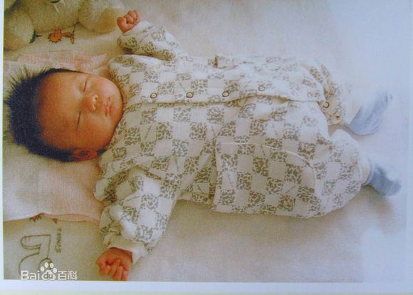 本乡奏多(本郷奏多（平假名：ほんごう かなた/罗马音：Hongo Kanata）)-童年性感图片图集