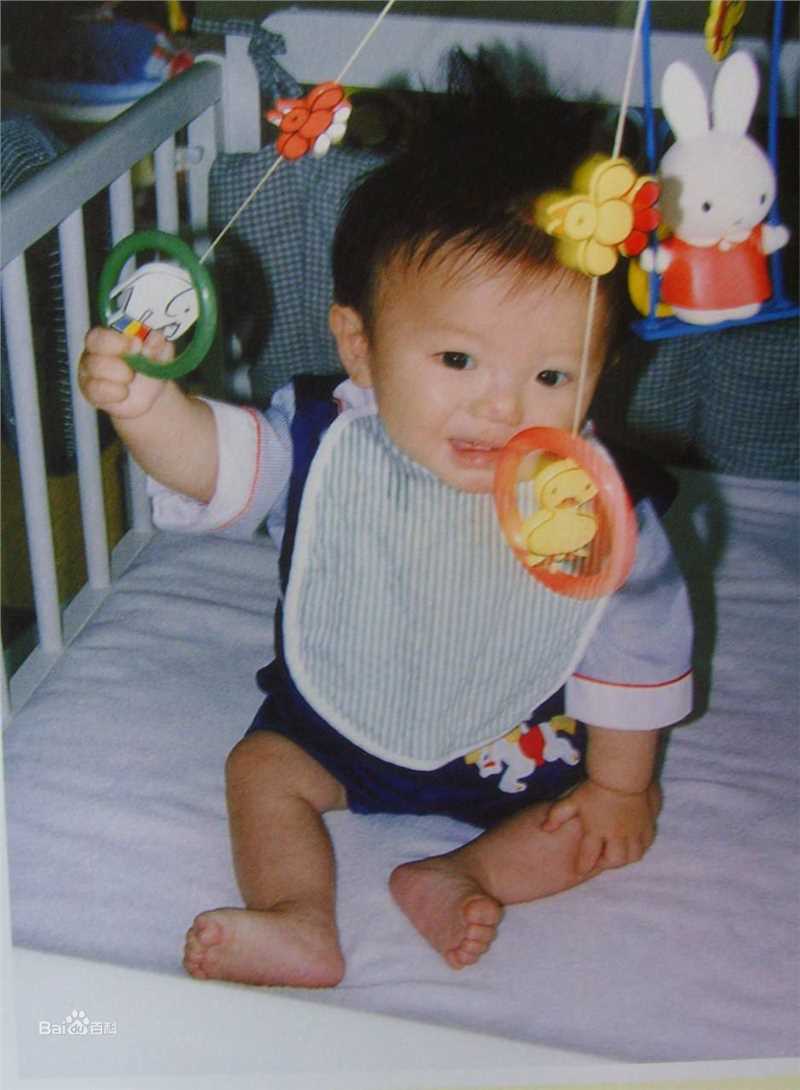 本乡奏多(本郷奏多（平假名：ほんごう かなた/罗马音：Hongo Kanata）)-童年性感图片图集