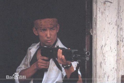 精选山本太郎(ヤマモトタロウ、Tar  Yamamoto)在《大逃杀》2000中的图册