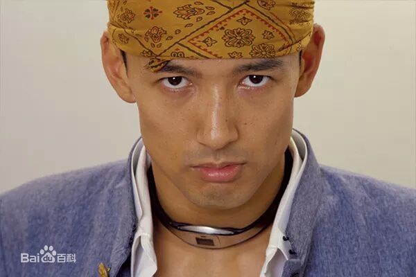 精选山本太郎(ヤマモトタロウ、Tar  Yamamoto)在《大逃杀》2000中的图册