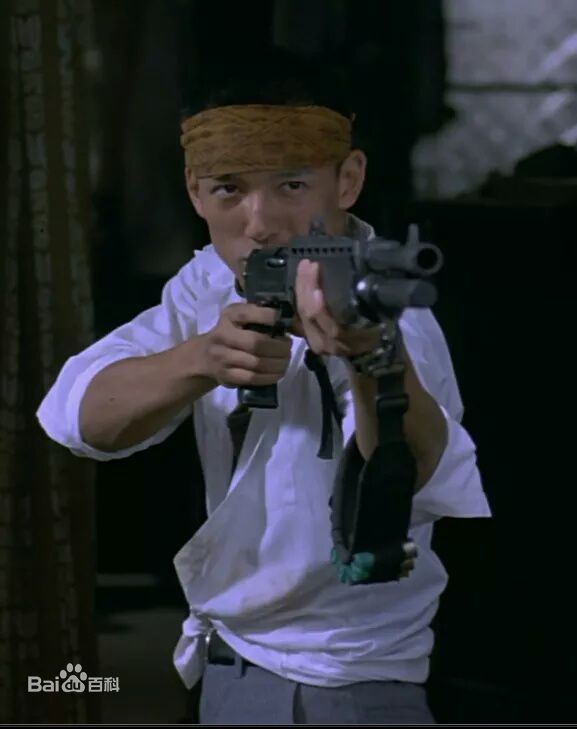 精选山本太郎(ヤマモトタロウ、Tar  Yamamoto)在《大逃杀》2000中的图册