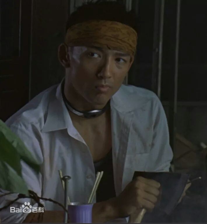 精选山本太郎(ヤマモトタロウ、Tar  Yamamoto)在《大逃杀》2000中的图册