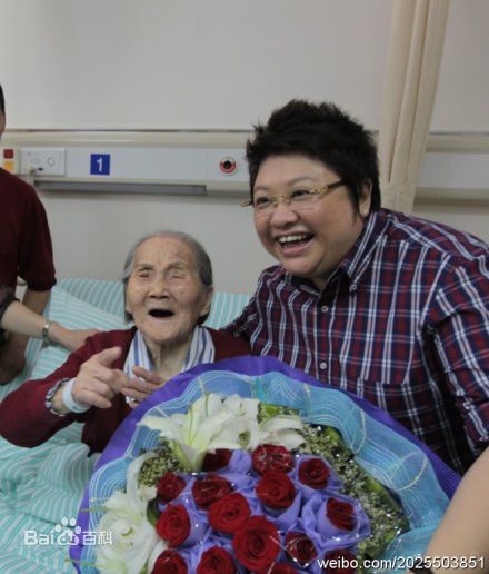 韩红(Han Hong)2011杭州慈善行生活照