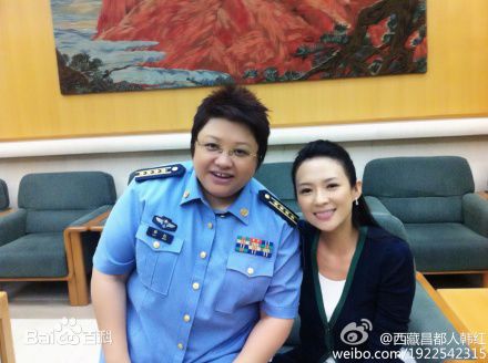 韩红(Han Hong)2011家乡公益行发布会素颜照相册