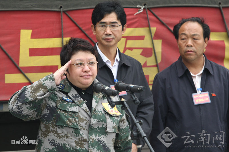 韩红(Han Hong)2011云南盈江地震灾区壁纸壁纸