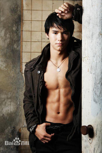 波波·斯图尔特(Booboo Stewart 、 Nils Allen Stewart Jr（本名）)最全杂志照相册