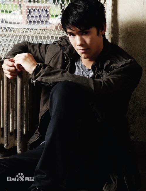 波波·斯图尔特(Booboo Stewart 、 Nils Allen Stewart Jr（本名）)最全杂志照相册