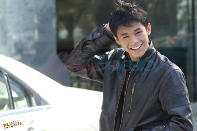 波波·斯图尔特(Booboo Stewart 、 Nils Allen Stewart Jr（本名）)波波图册前后照片