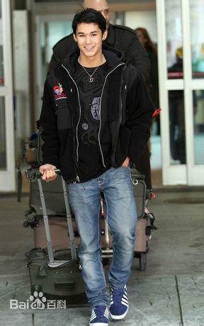 波波·斯图尔特(Booboo Stewart 、 Nils Allen Stewart Jr（本名）)波波图册前后照片