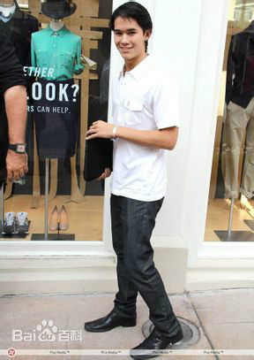 波波·斯图尔特(Booboo Stewart 、 Nils Allen Stewart Jr（本名）)波波图册前后照片