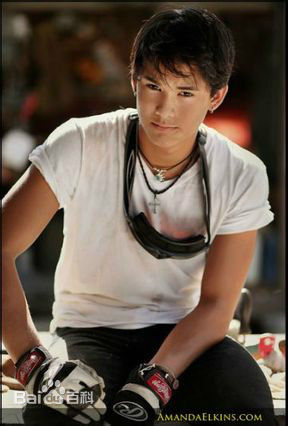 波波·斯图尔特(Booboo Stewart 、 Nils Allen Stewart Jr（本名）)波波图册前后照片