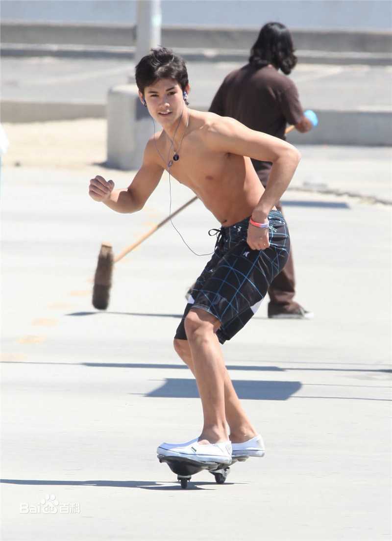 最优质波波·斯图尔特(Booboo Stewart 、 Nils Allen Stewart Jr（本名）)生活照