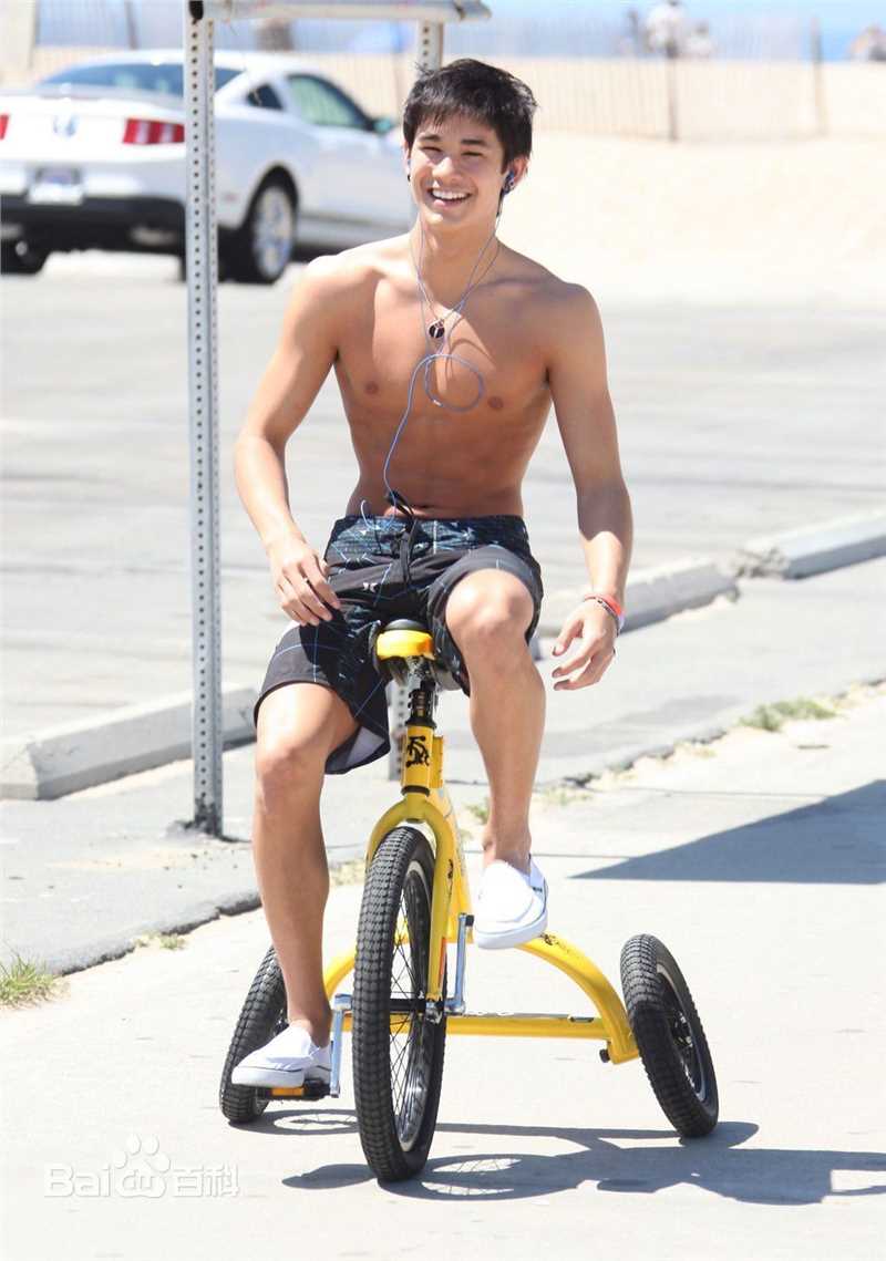 最优质波波·斯图尔特(Booboo Stewart 、 Nils Allen Stewart Jr（本名）)生活照