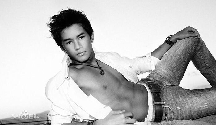 最优质波波·斯图尔特(Booboo Stewart 、 Nils Allen Stewart Jr（本名）)生活照