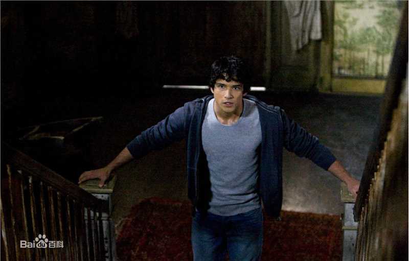 泰勒·珀西(Tyler Posey)精选剧照