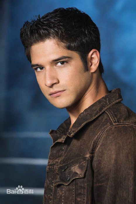 最新泰勒·珀西(Tyler Posey)性感图片