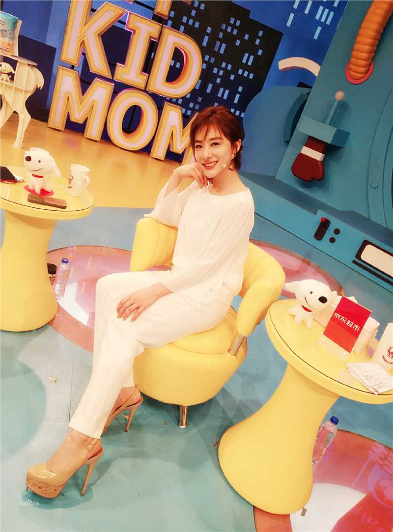 刘璇(Liu Xuan（英） / Xuan Lau（英）)节目录制性感图片图集