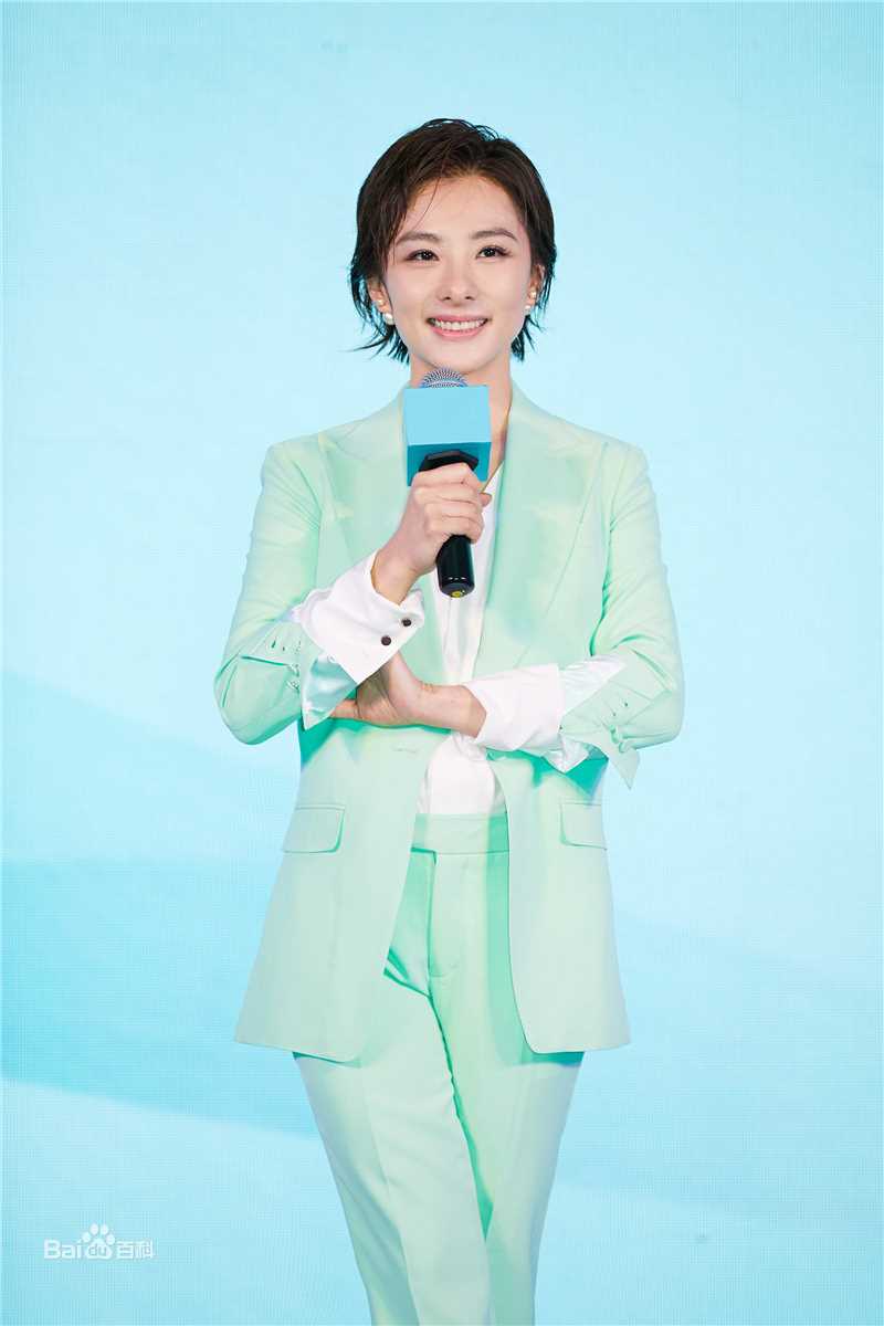 刘璇(Liu Xuan（英） / Xuan Lau（英）)社会活动前后照片