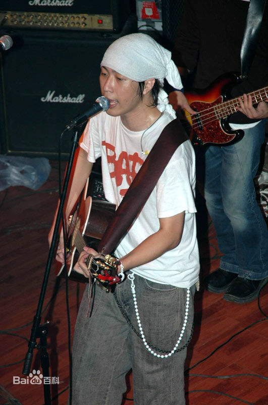 (Mayday)成员-阿信前后照片