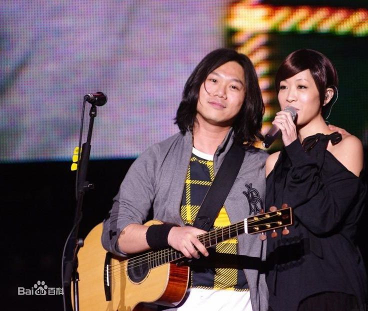 (Mayday)成员-玛莎素颜照壁纸