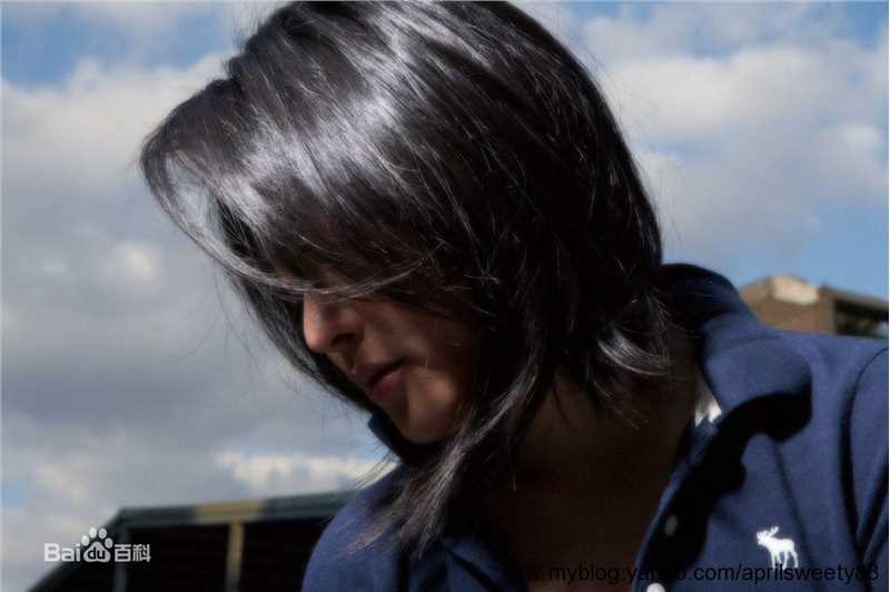 侯炳莹(April Hou)最新壁纸