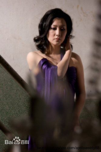 侯炳莹(April Hou)最新壁纸