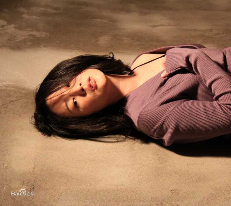 侯炳莹(April Hou)最新壁纸