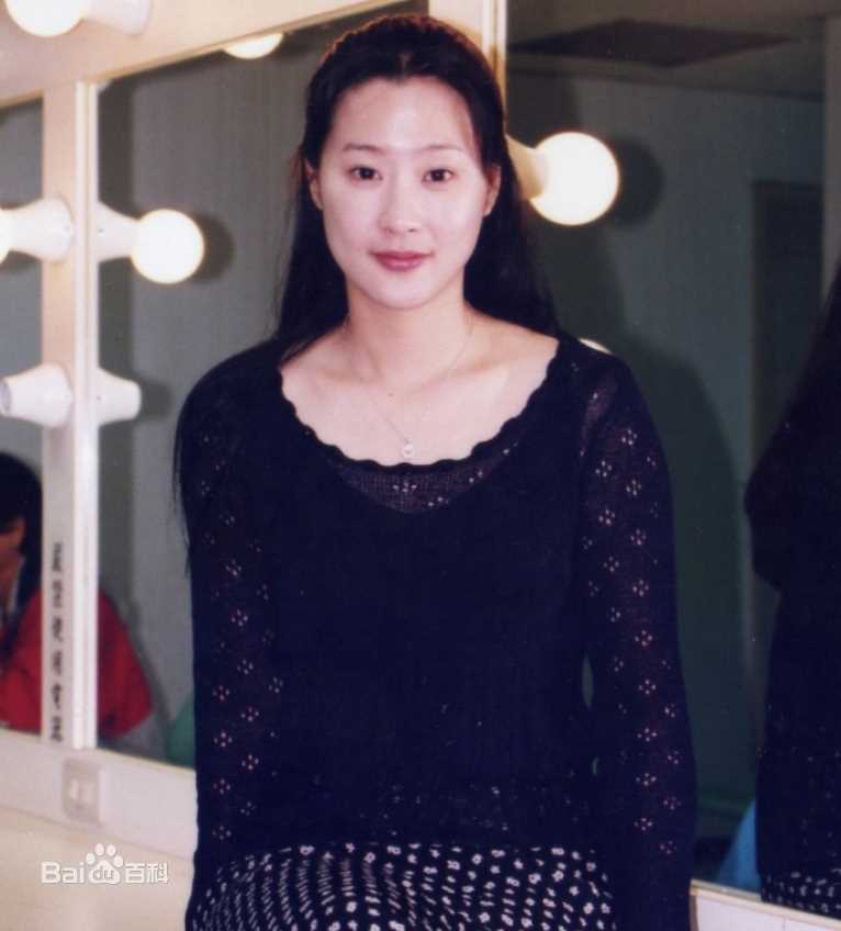 侯炳莹(April Hou)最新壁纸