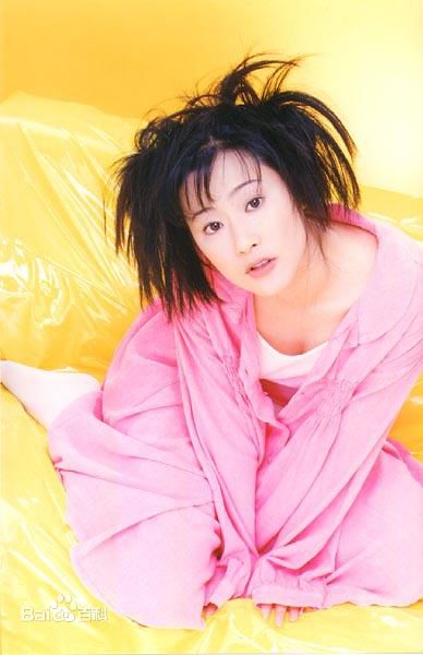 侯炳莹(April Hou)最新壁纸