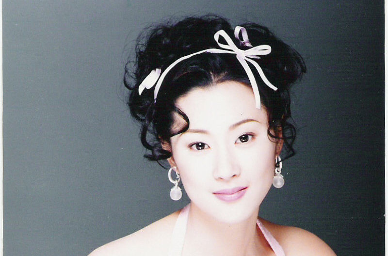 最新侯炳莹(April Hou)性感图片