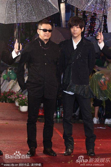 李亚明合影生活照