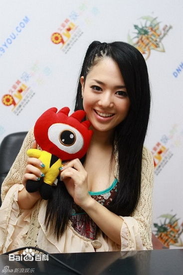 苍井空(日文名：蒼井そら，平假名：あおい そら，罗马拼音：aoi sora，英文名：Aoi sola)造访新浪素颜照相册