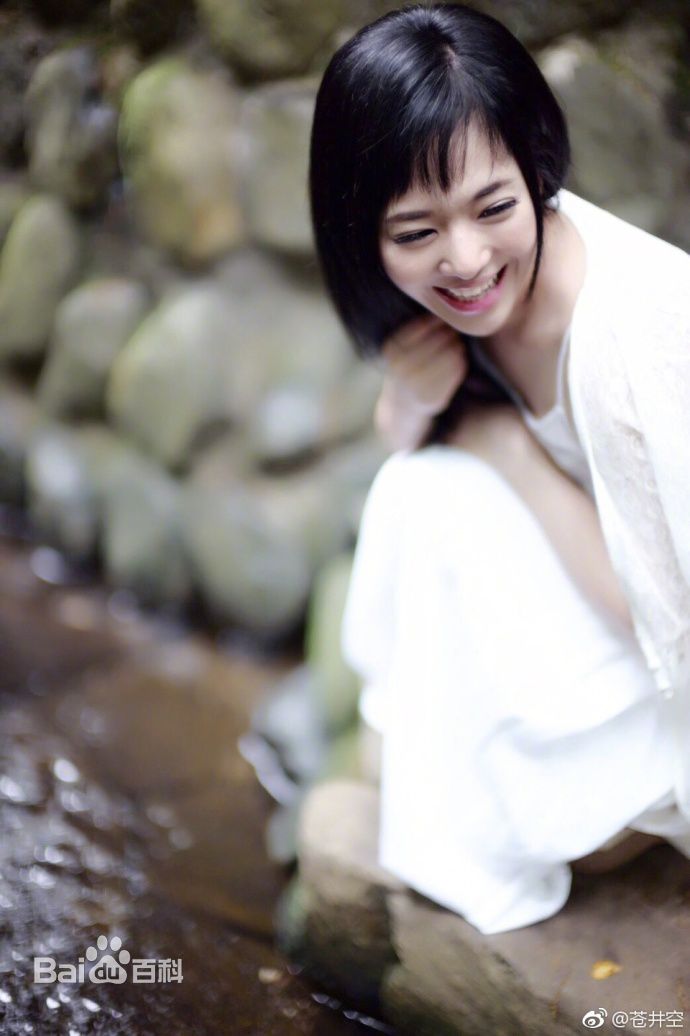 最新苍井空(日文名：蒼井そら，平假名：あおい そら，罗马拼音：aoi sora，英文名：Aoi sola)性感图片