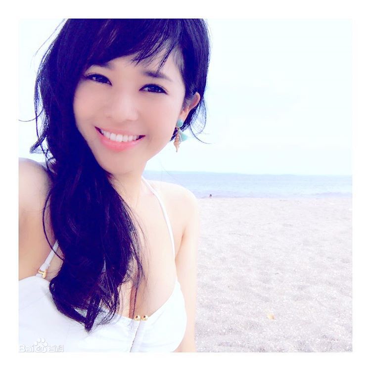 苍井空(日文名：蒼井そら，平假名：あおい そら，罗马拼音：aoi sora，英文名：Aoi sola)生活照素颜照壁纸