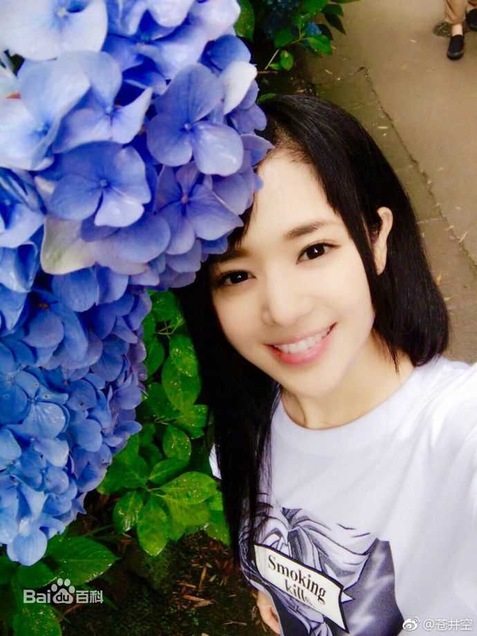 苍井空(日文名：蒼井そら，平假名：あおい そら，罗马拼音：aoi sora，英文名：Aoi sola)生活照素颜照壁纸