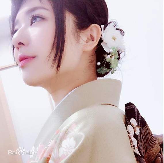 苍井空(日文名：蒼井そら，平假名：あおい そら，罗马拼音：aoi sora，英文名：Aoi sola)生活照素颜照壁纸