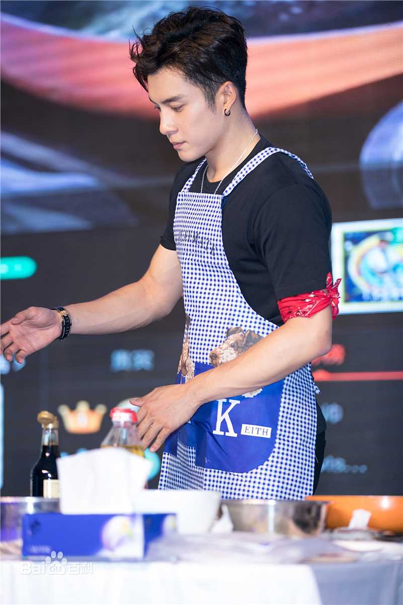 韩东君(Elvis Han)2017年生日会前后照片