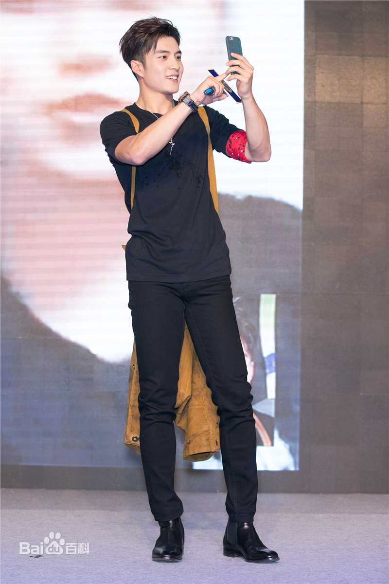 韩东君(Elvis Han)2017年生日会前后照片