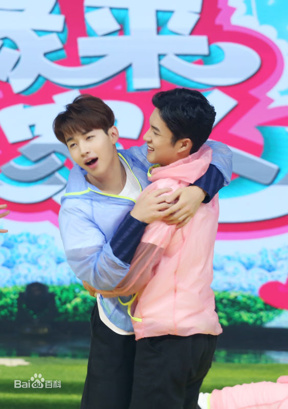 最全韩东君(Elvis Han)在2015年5月28日《快乐大本营》中的壁纸